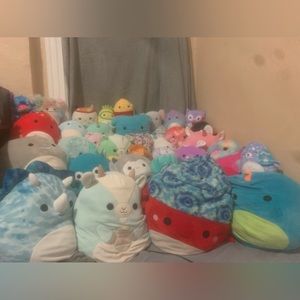 SQUISHMALLOWS